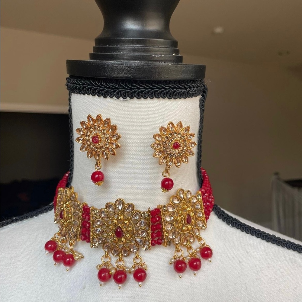 Beautiful choker necklace set.imitation jewelry.